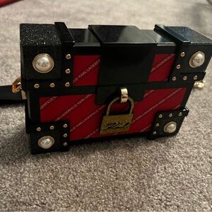 KARL LAGERFELD
ACRYLIC TREASURE BOX